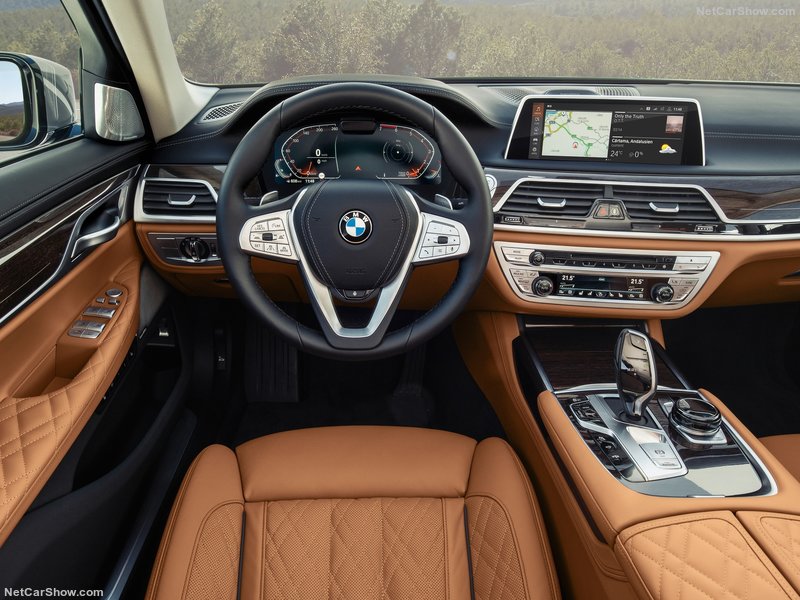 Новая BMW 7 2019 года